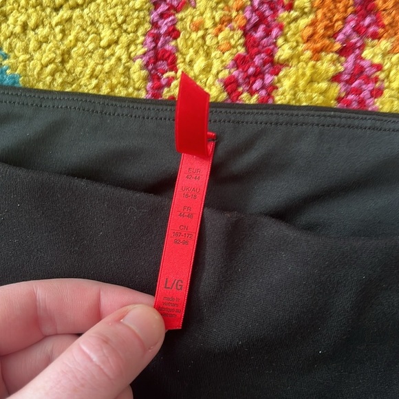 SPANX FAUX LEATHER MOTO PONTE LEGGINGS SIZE LARGE - Picture 9 of 10